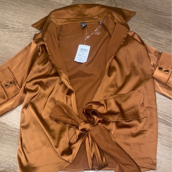 Tie front cropped top - Picture 4 of 7